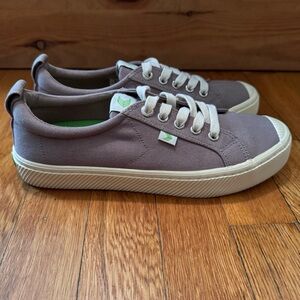 Cariuma Gray Canvas Sneakers Unisex. Excellent condition.